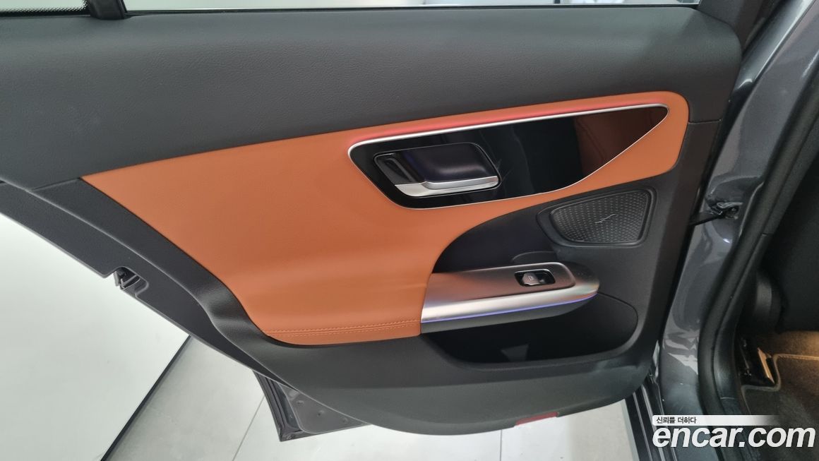 Mercedes-Benz C-Class 2025