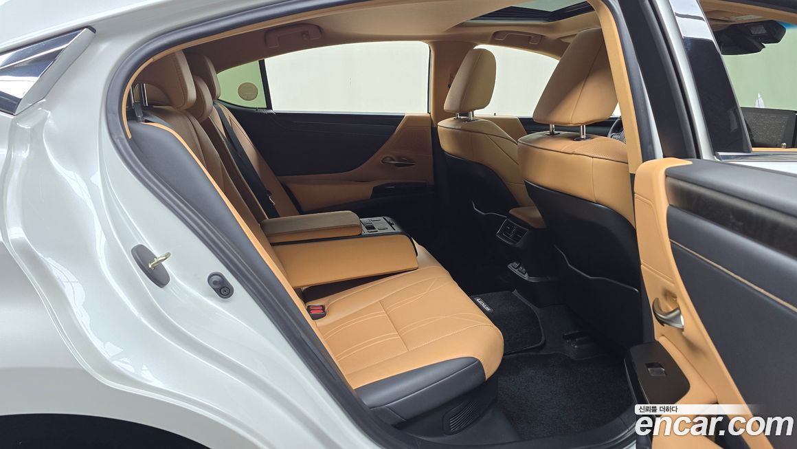 Lexus ES 2023