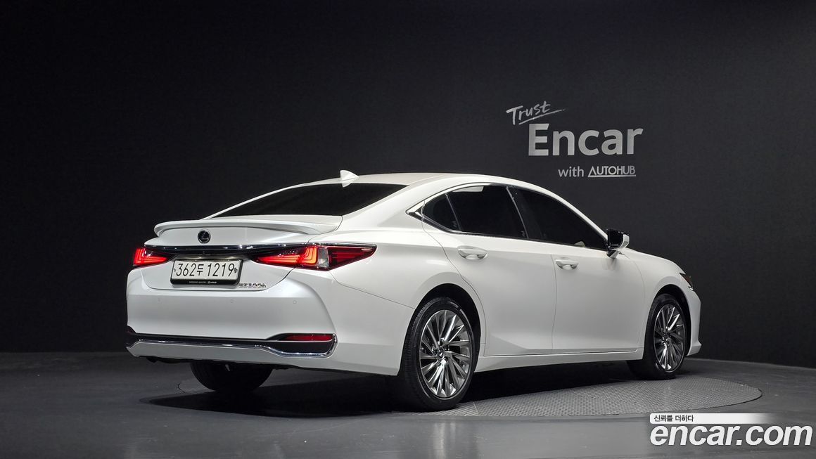 Lexus ES 2023
