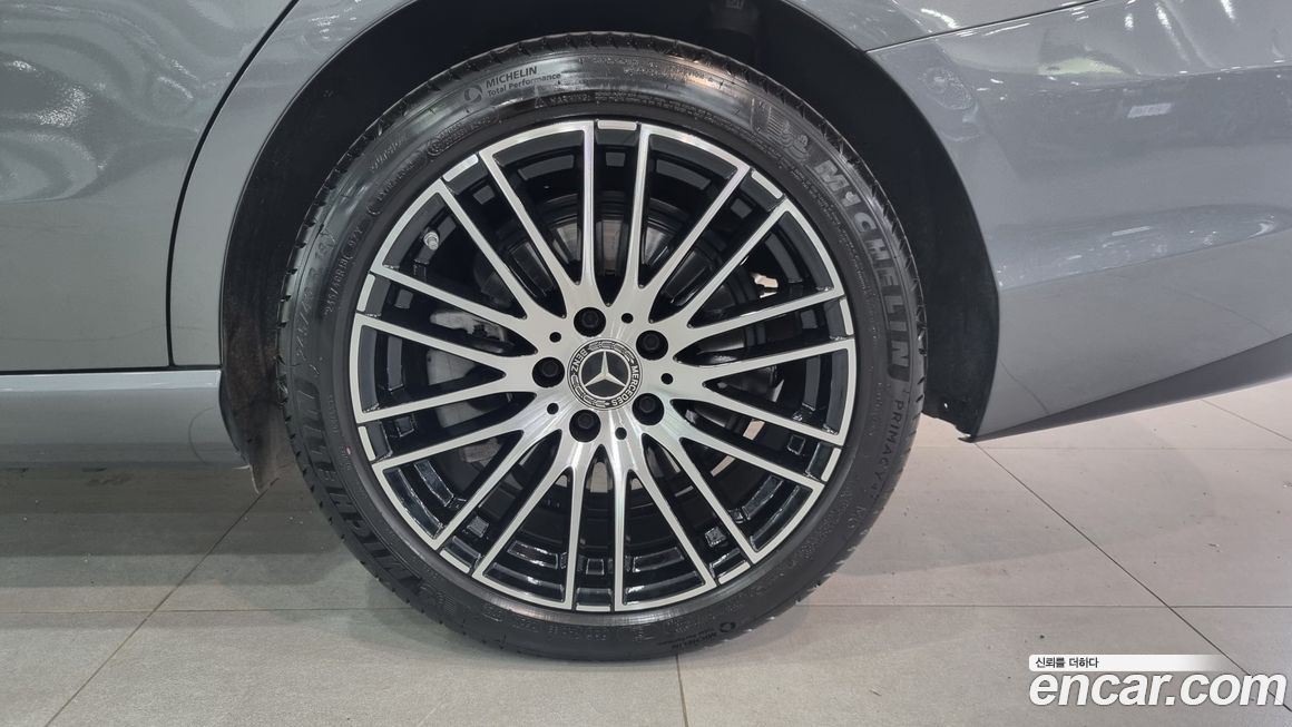 Mercedes-Benz C-Class 2025