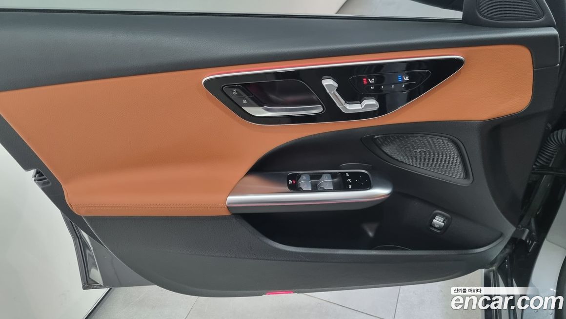 Mercedes-Benz C-Class 2025