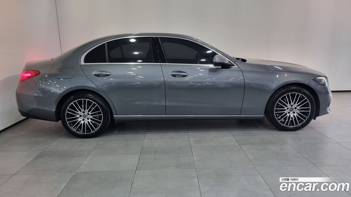 Mercedes-Benz C-Class 2025