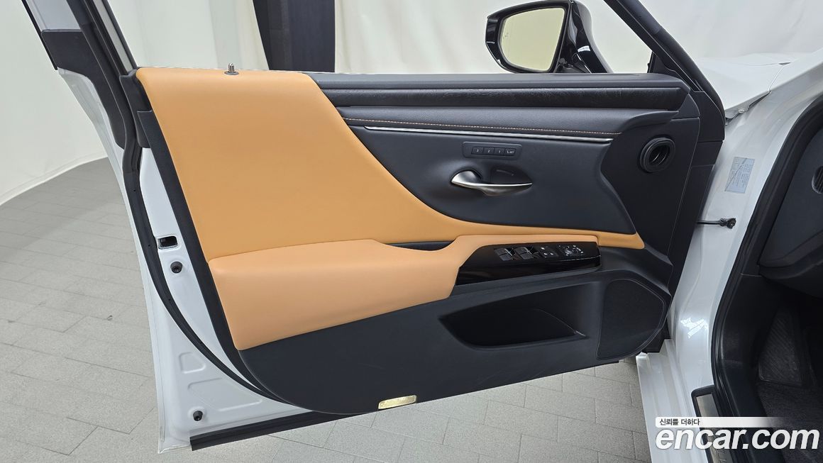 Lexus ES 2023