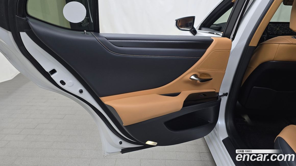 Lexus ES 2023