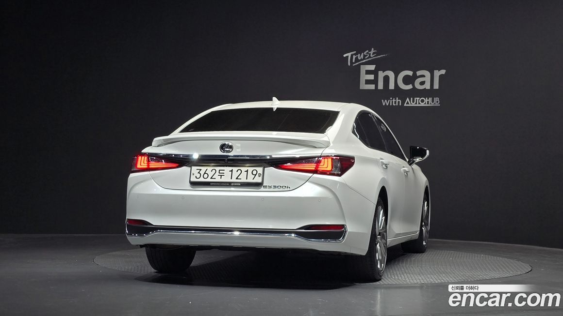 Lexus ES 2023