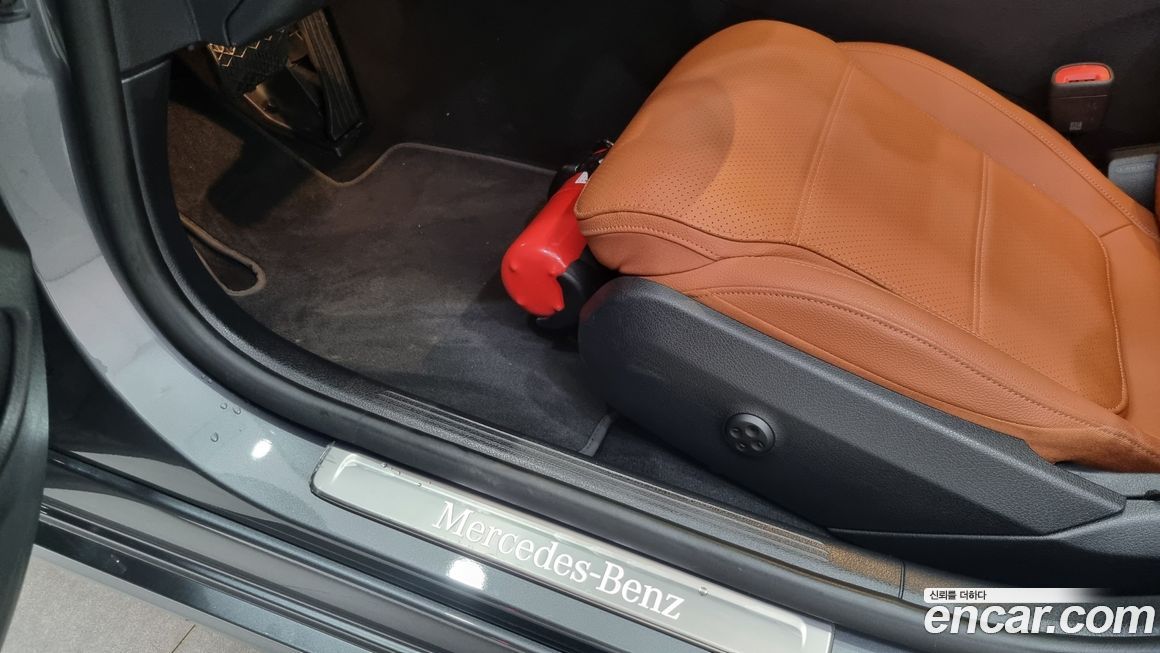 Mercedes-Benz C-Class 2025