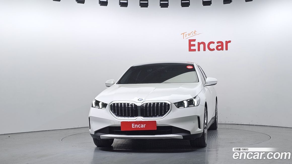 BMW 5-Series 2024