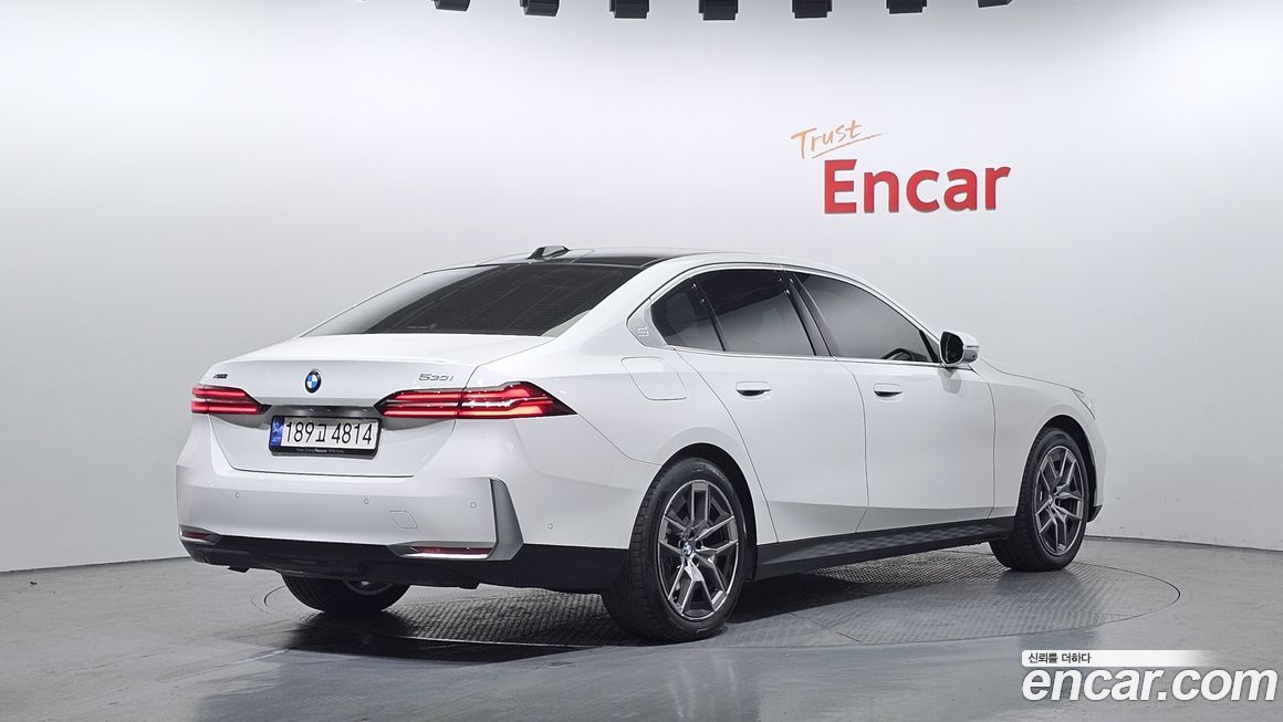 BMW 5-Series 2024