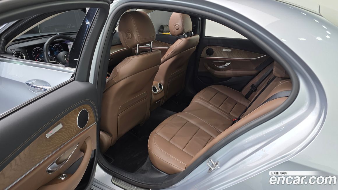 Mercedes-Benz E-Class 2021