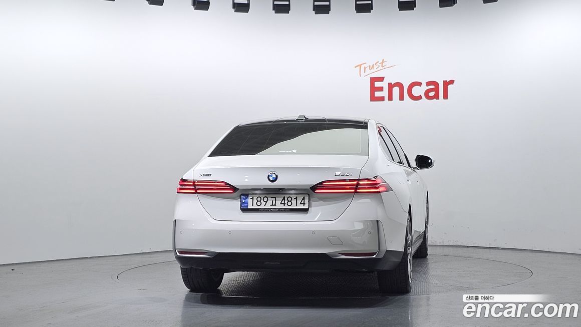 BMW 5-Series 2024