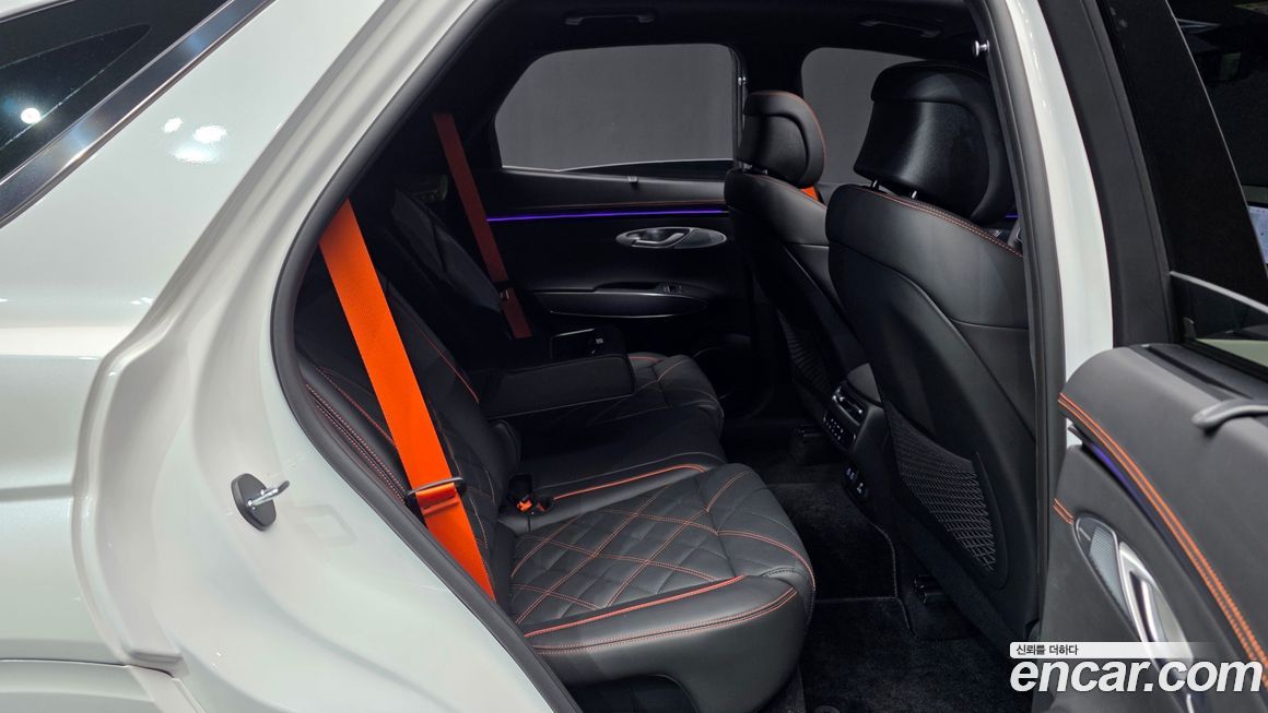 Genesis GV70 2025