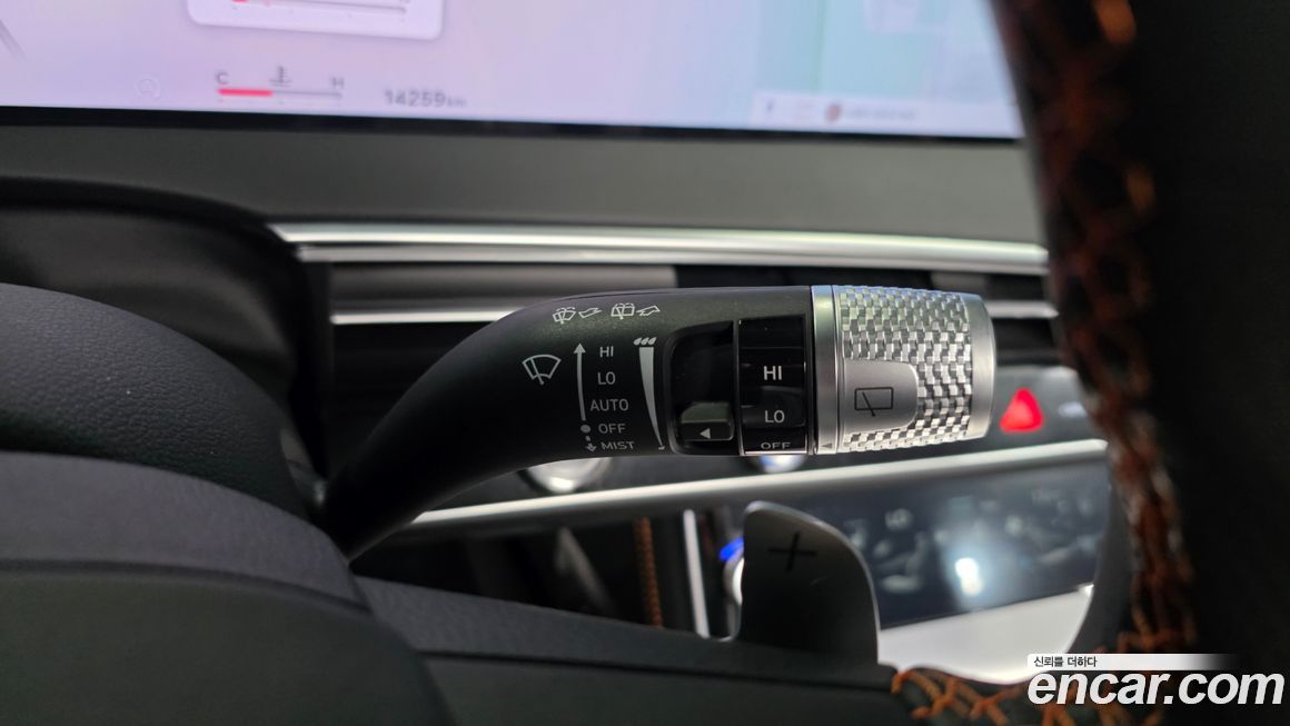 Genesis GV70 2025