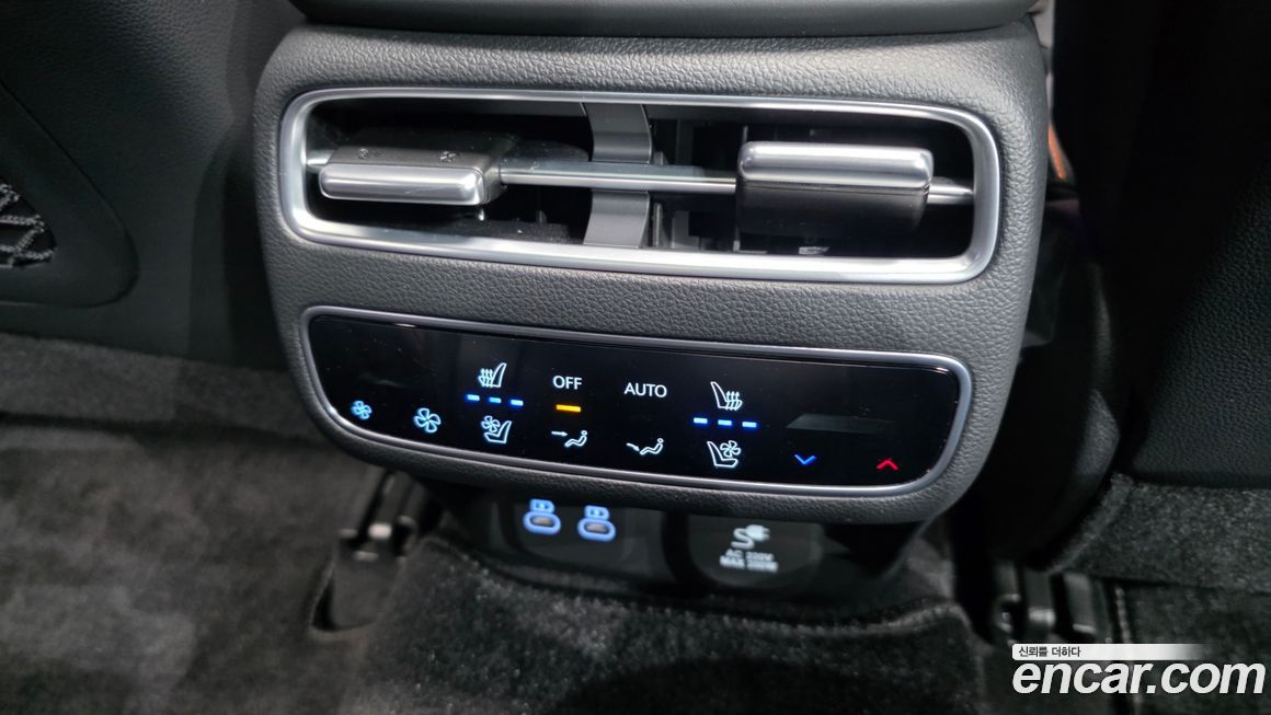 Genesis GV70 2025