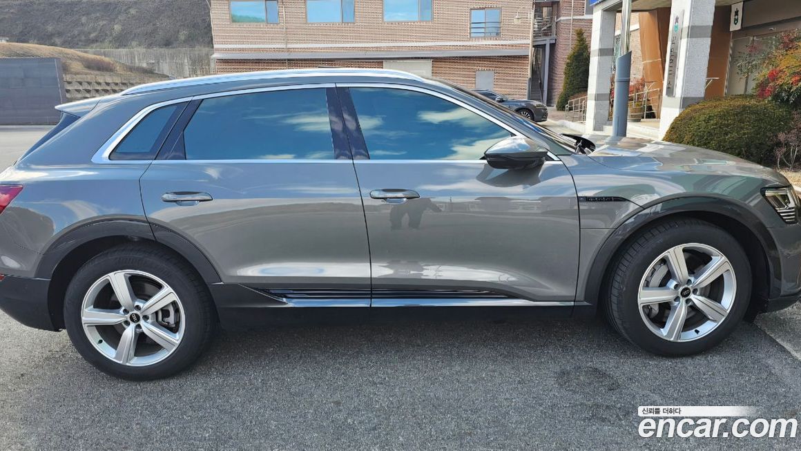 Audi Q8 e-tron 2024
