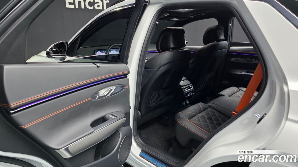 Genesis GV70 2025