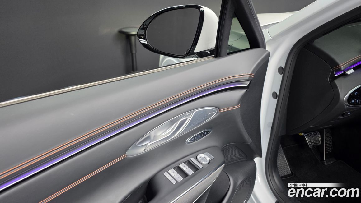 Genesis GV70 2025