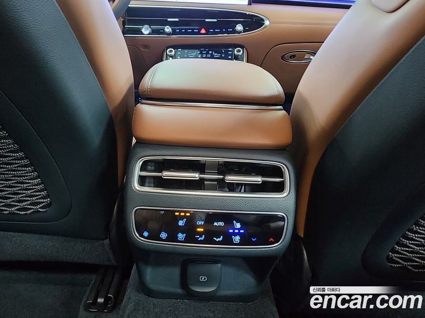 Genesis GV70 2025