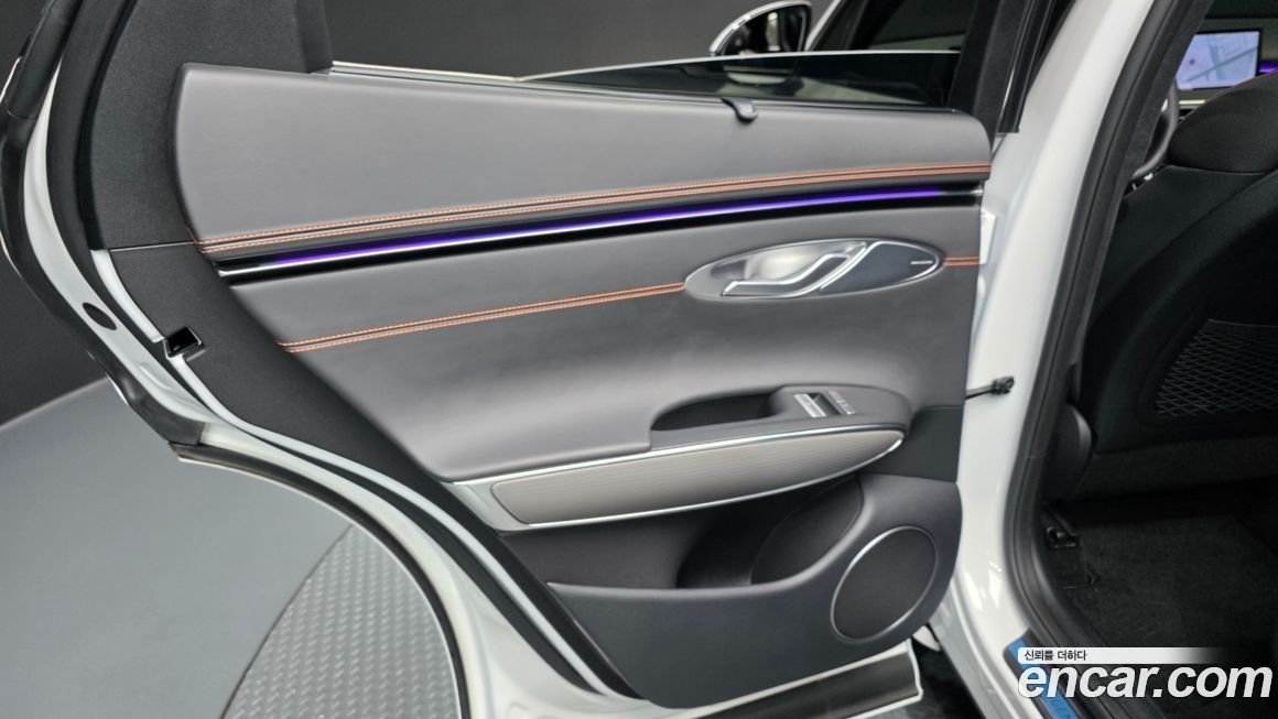 Genesis GV70 2025