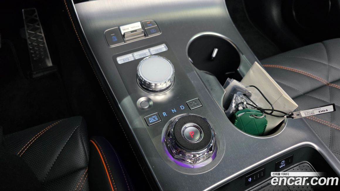 Genesis GV70 2025