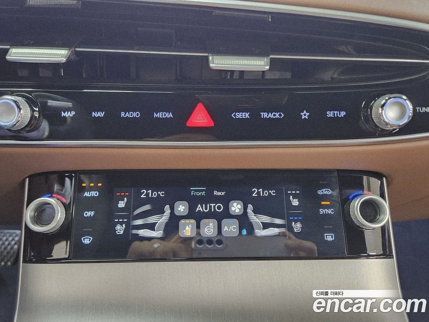 Genesis GV70 2025