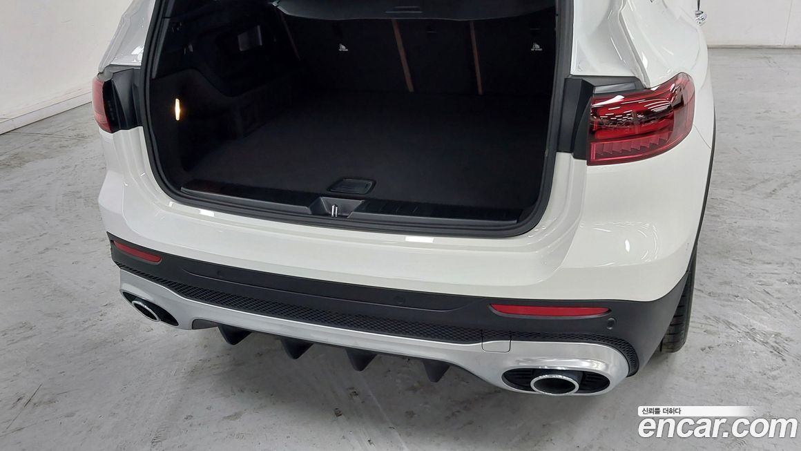 Mercedes-Benz GLB-Class 2025