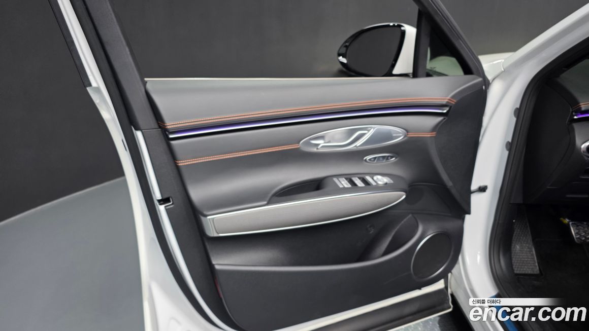 Genesis GV70 2025