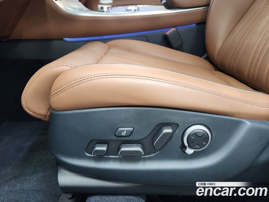 Genesis GV70 2025