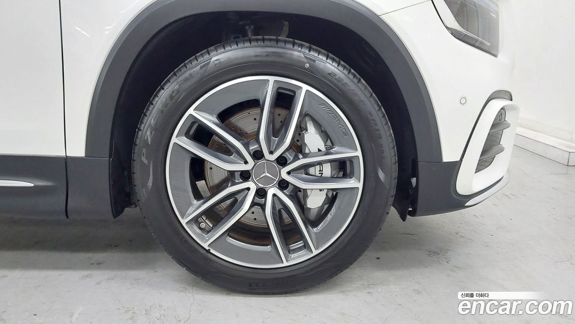 Mercedes-Benz GLB-Class 2025