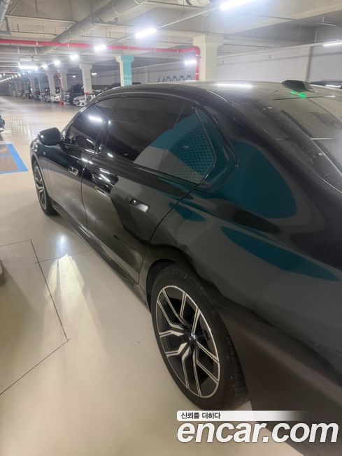 BMW 7-Series 2024