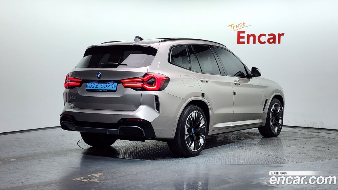 BMW iX3 2024
