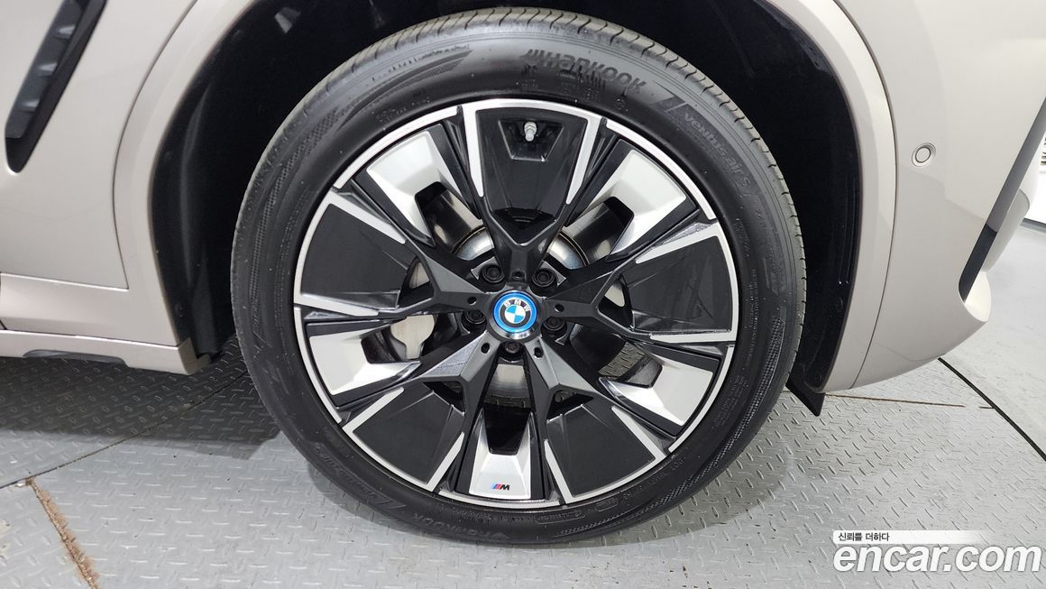 BMW iX3 2024