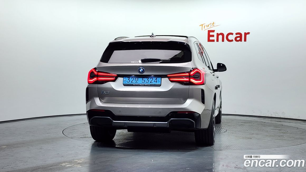 BMW iX3 2024