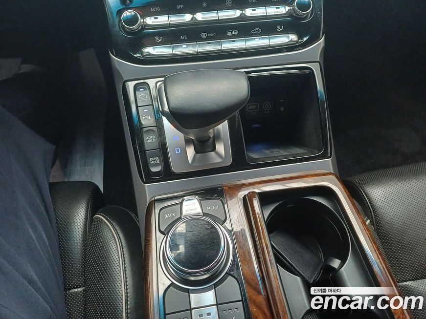 Genesis EQ900 2016