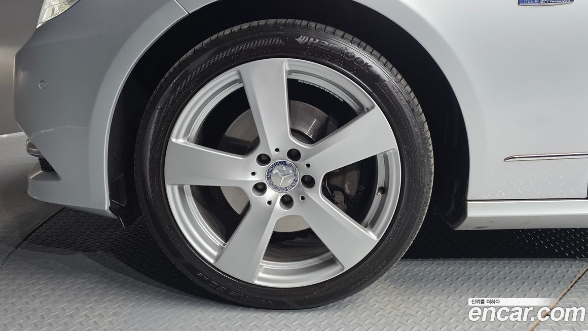 Mercedes-Benz E-Class 2012