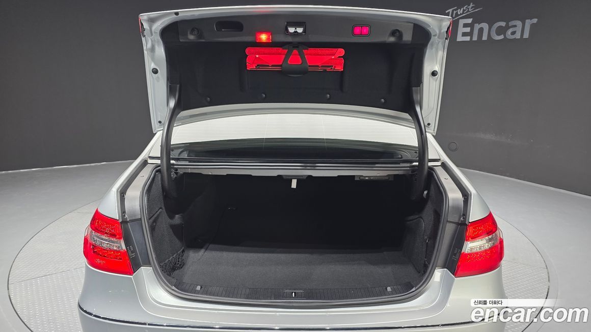 Mercedes-Benz E-Class 2012