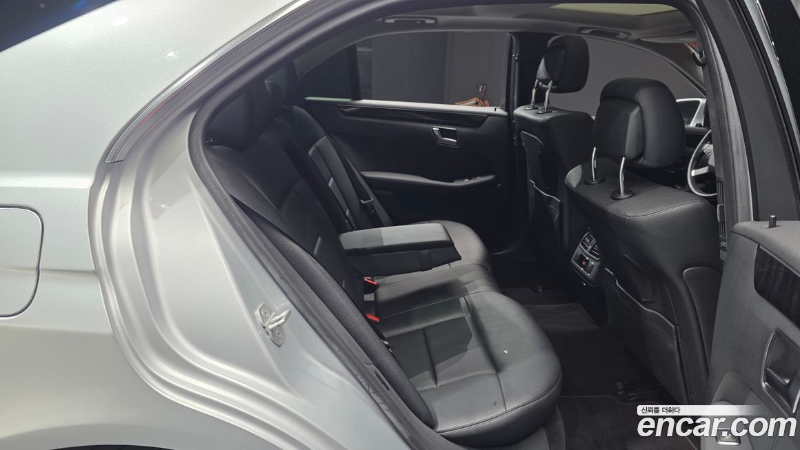 Mercedes-Benz E-Class 2012