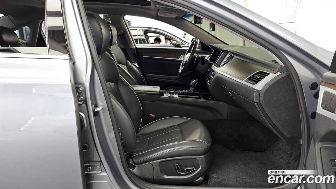 Hyundai Genesis 2015