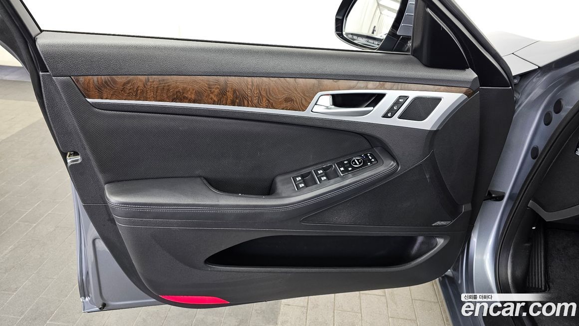 Hyundai Genesis 2015