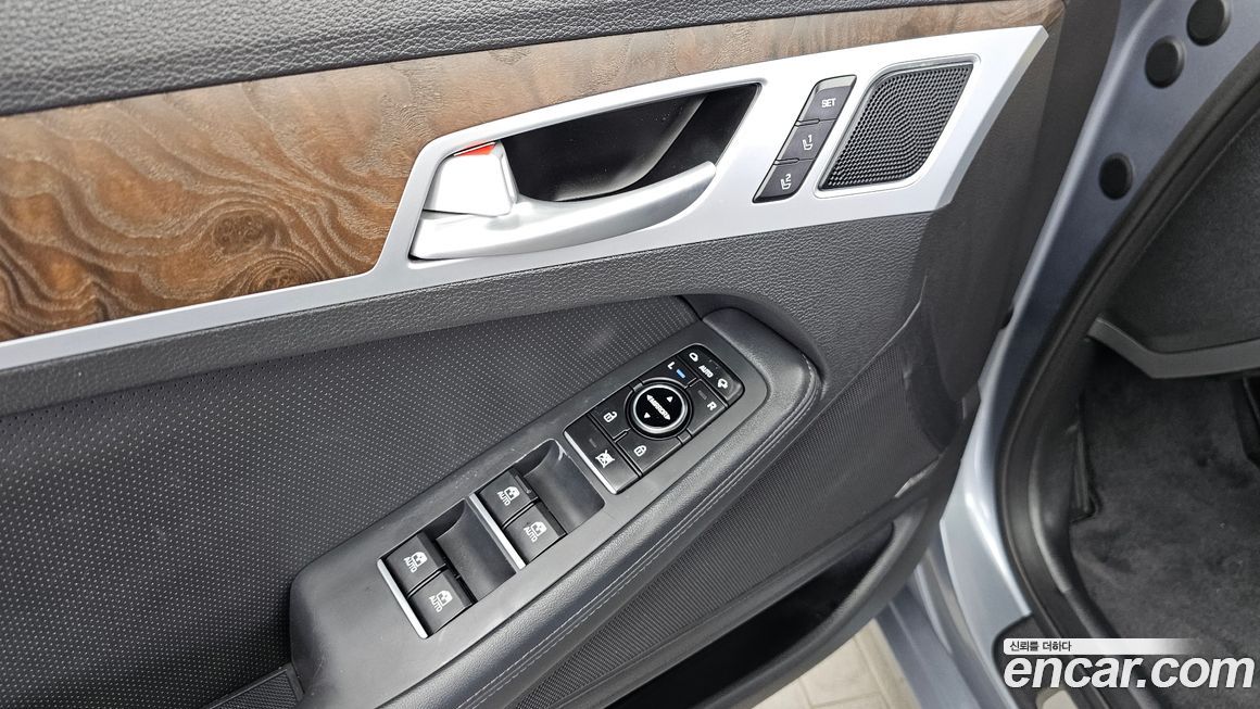 Hyundai Genesis 2015