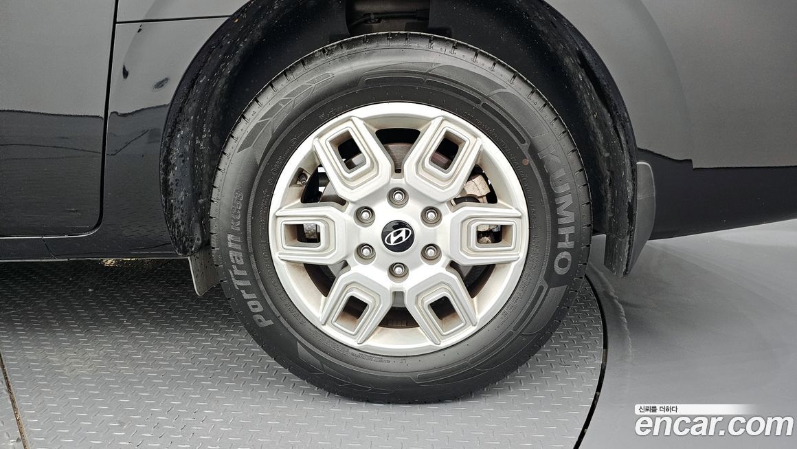Hyundai Staria 2025