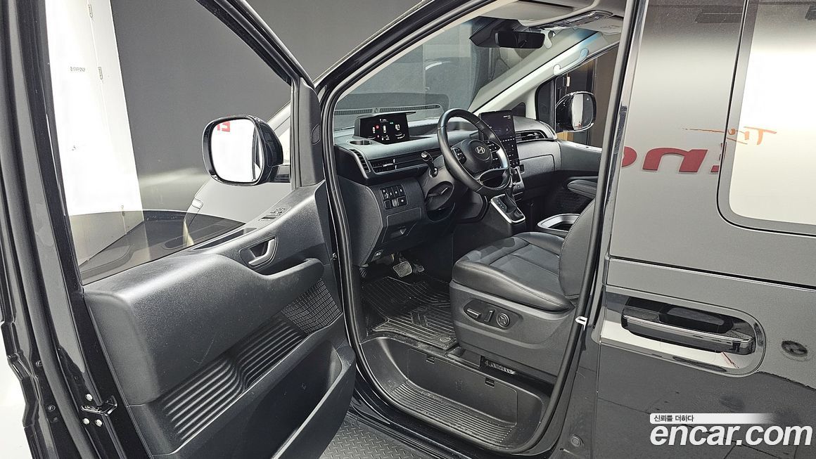 Hyundai Staria 2025