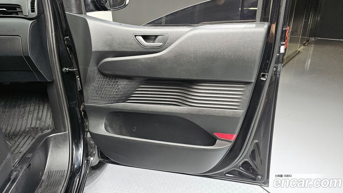 Hyundai Staria 2025