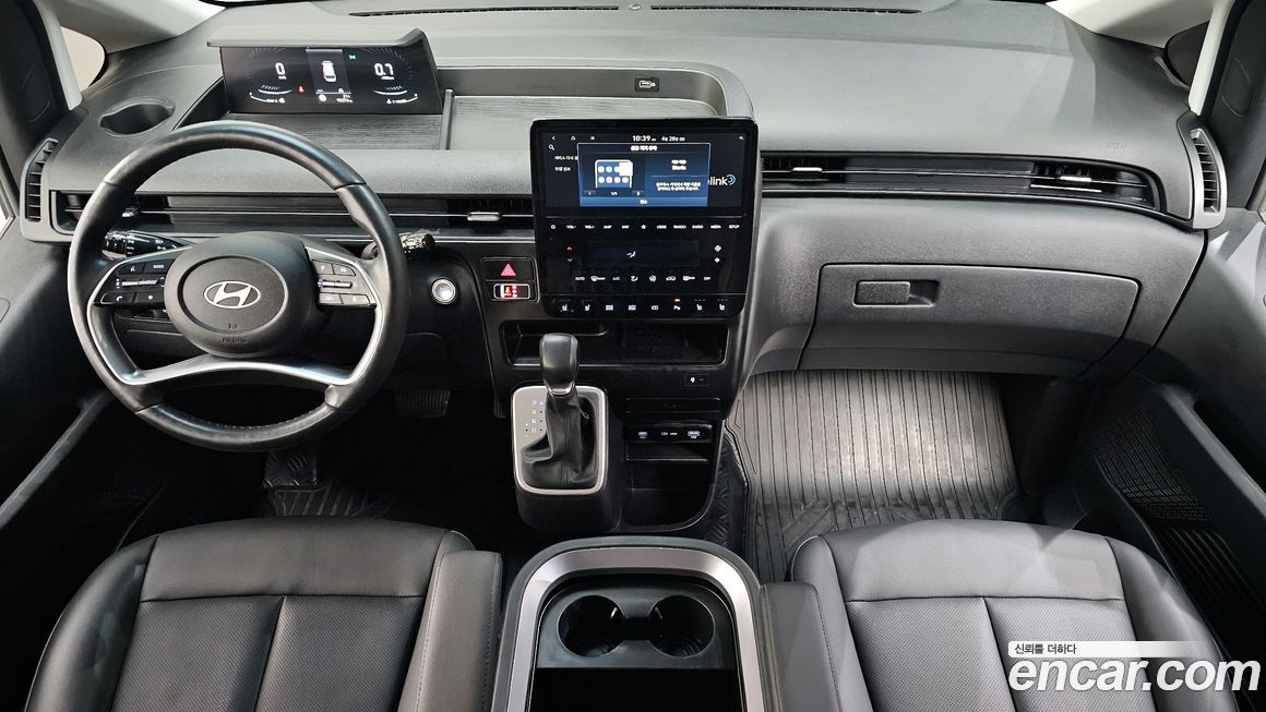 Hyundai Staria 2025