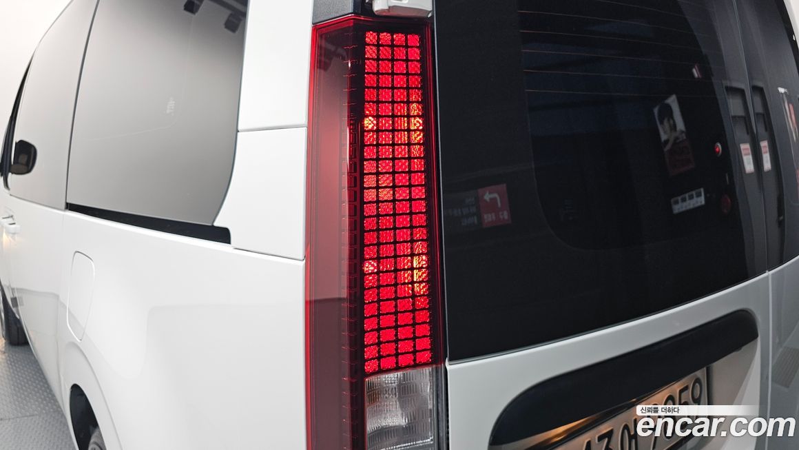 Hyundai Staria 2025