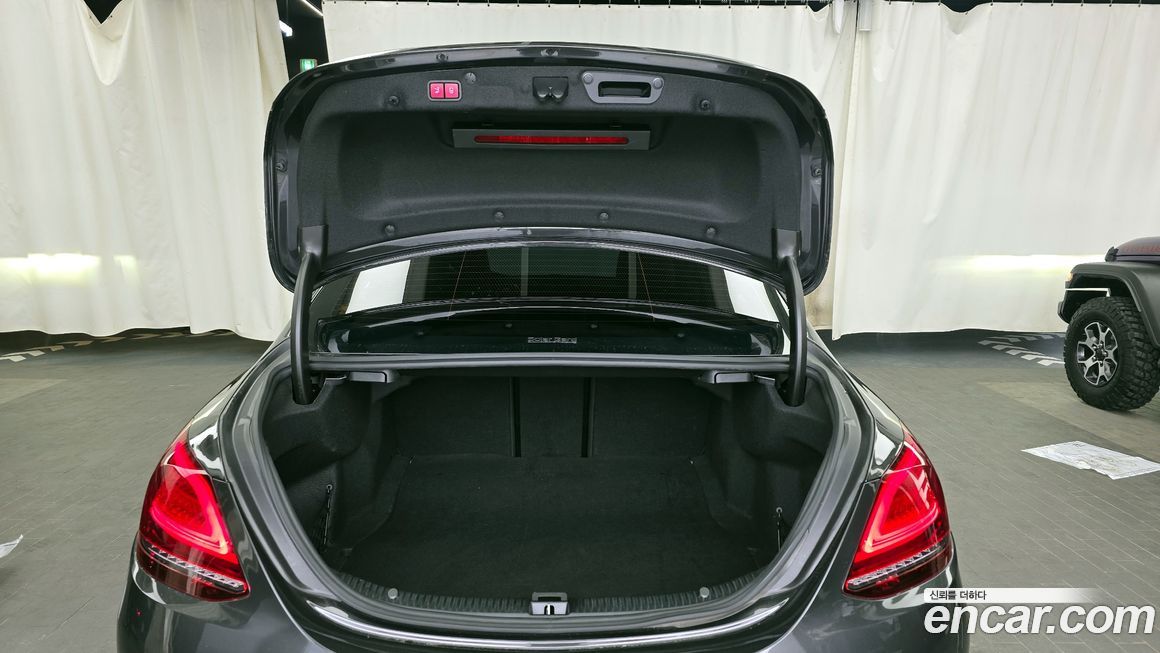 Mercedes-Benz C-Class 2021