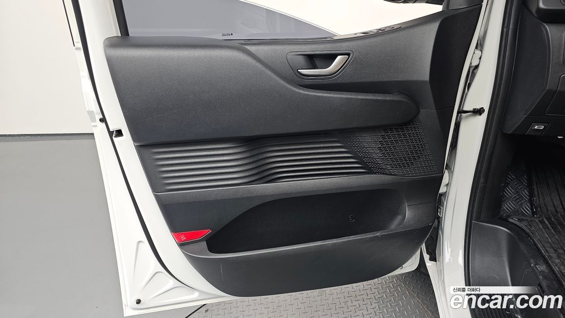 Hyundai Staria 2025
