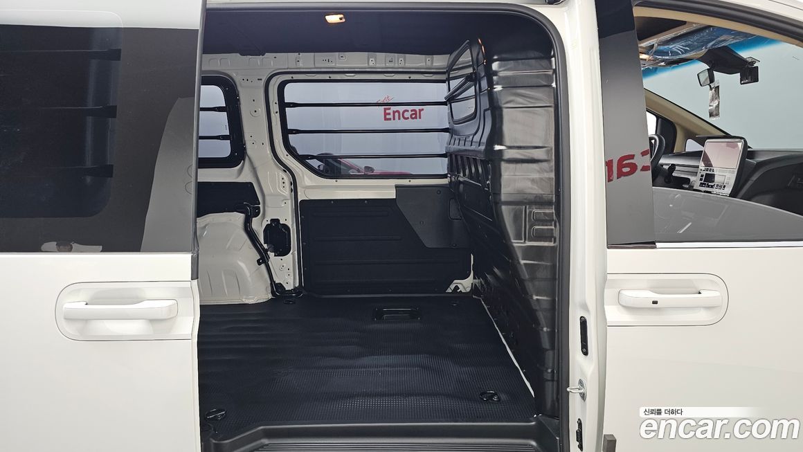 Hyundai Staria 2025