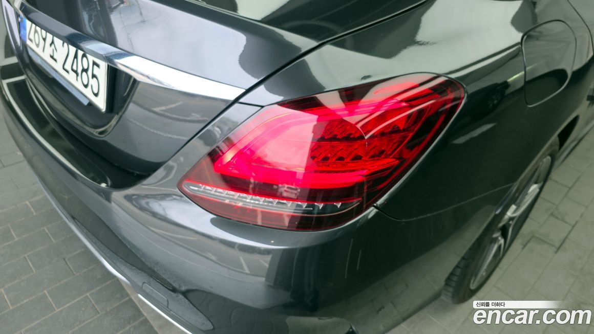 Mercedes-Benz C-Class 2021