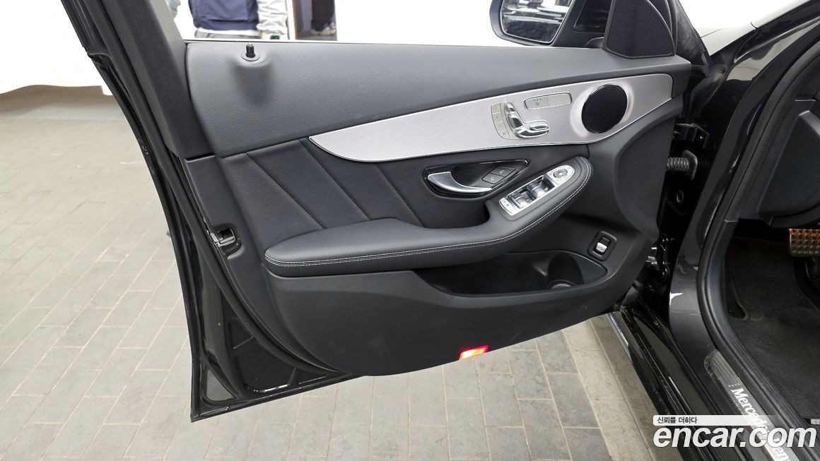 Mercedes-Benz C-Class 2021
