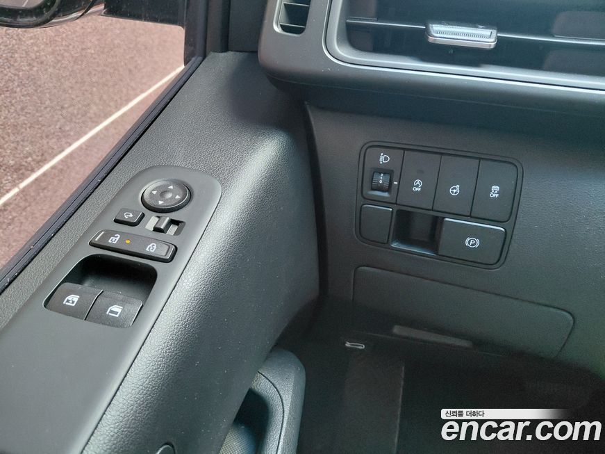 Hyundai Staria 2025